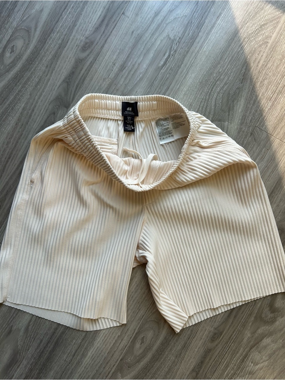 H&M | Cream Ribbed Shorts (Small) - Picture 4 of 8